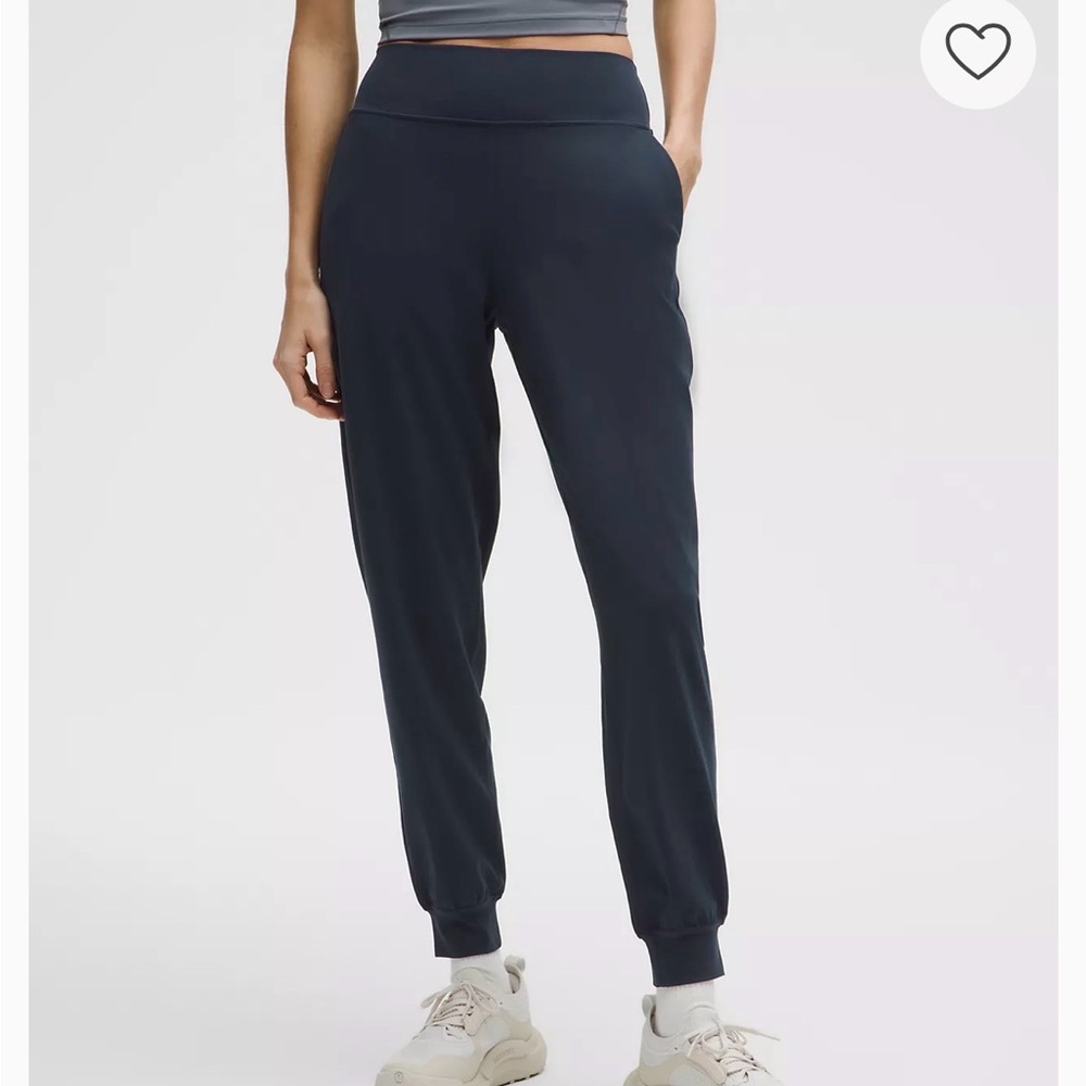 lululemon Align™ High-Rise Jogger. Yoga pants. Lounge wear. With pockets. Size 6